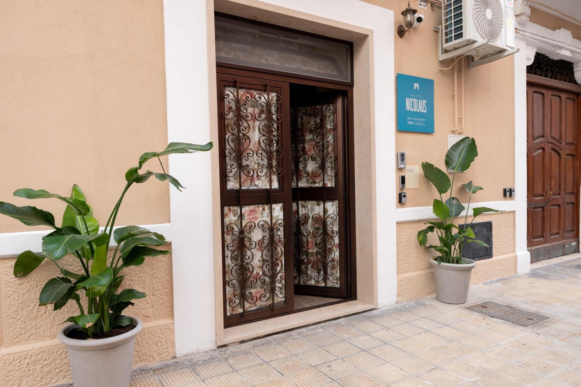 Palazzo Nicolaus Del Lungomare Bed & Breakfast Bari Dış mekan fotoğraf